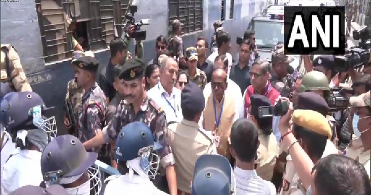 WB: Six-member fact-finding team stopped by police from visiting violence-hit Hooghly